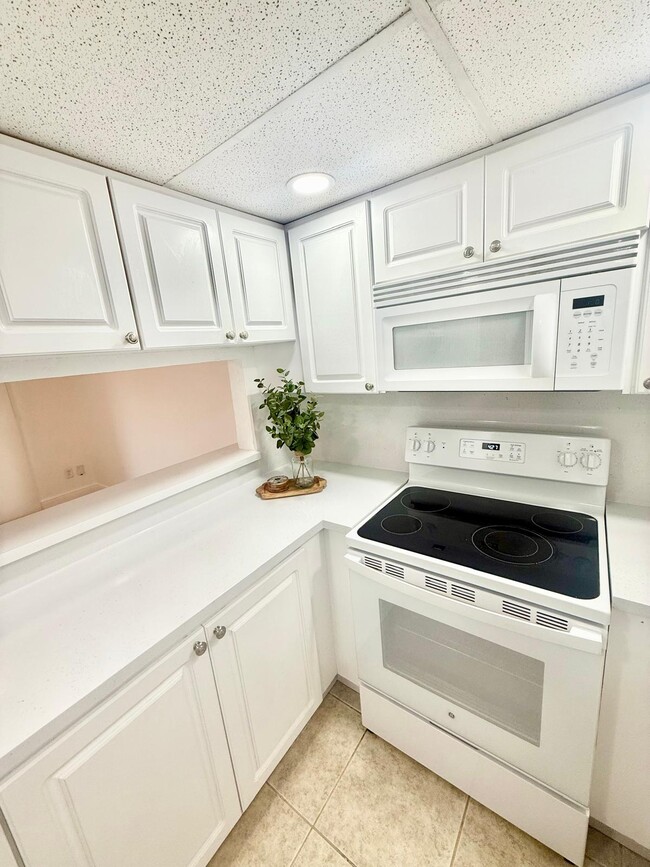 Photo - 984 W 40th St Condo