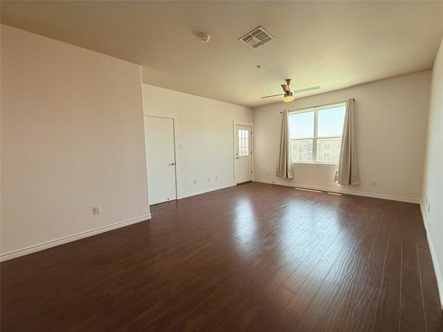 Photo - 1100 W Trinity Mills Rd Unidad 4042