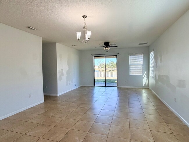 Photo - Stunning and spacious 5 bed, 2/5 bath in gated community in Melbourne