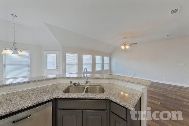 Photo - 536 Longhorn Ln