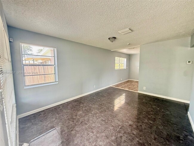 Photo - 820 NW 4th Ave