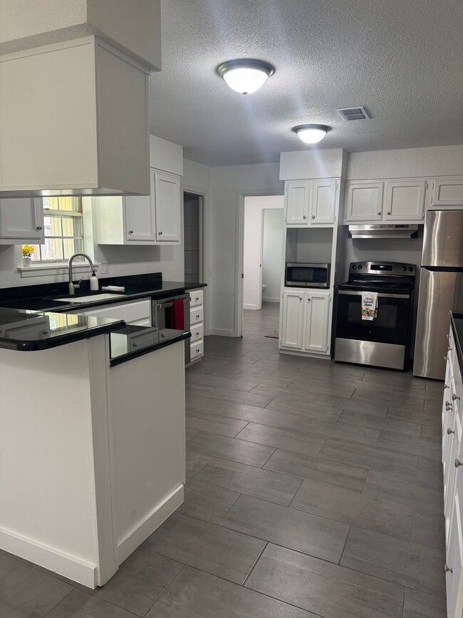 2598 Clark Ln