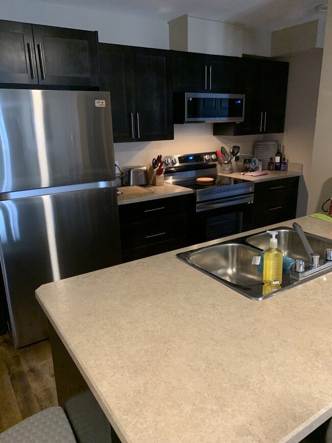 Photo - 1601 8 Ave
