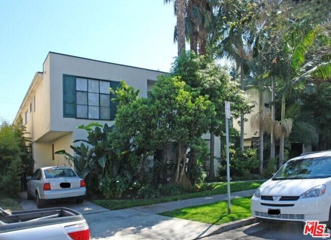 Building Photo - 1132 S Oakhurst Dr Unit 8