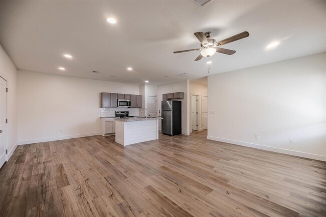 Photo - 5746 Bristol St