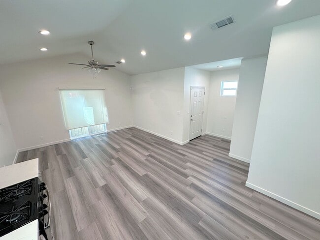 Photo - Spacious 3bd/2ba detached REAR home/unit i...