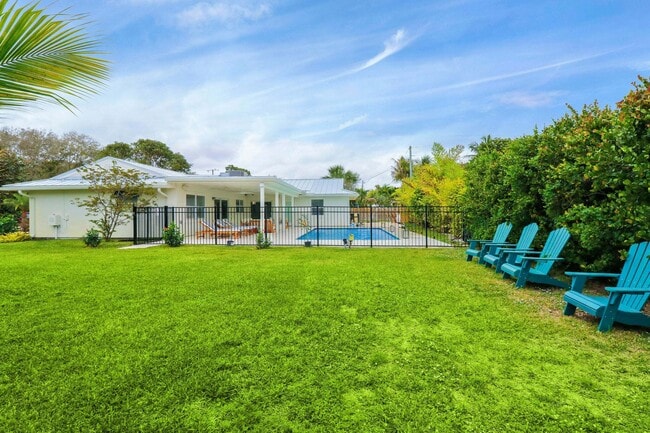 Photo - 9 W Riverside Dr