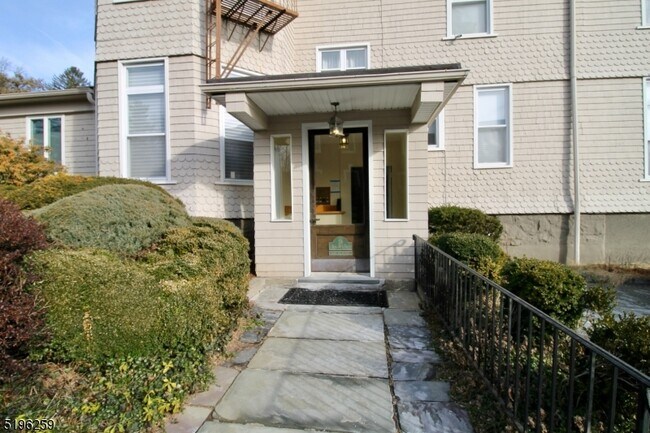 Photo - 39 N Mountain Ave Unit 5