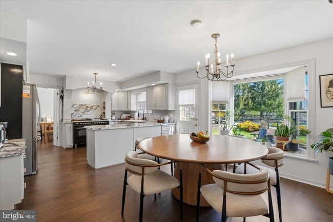1551 Duxbury Ct