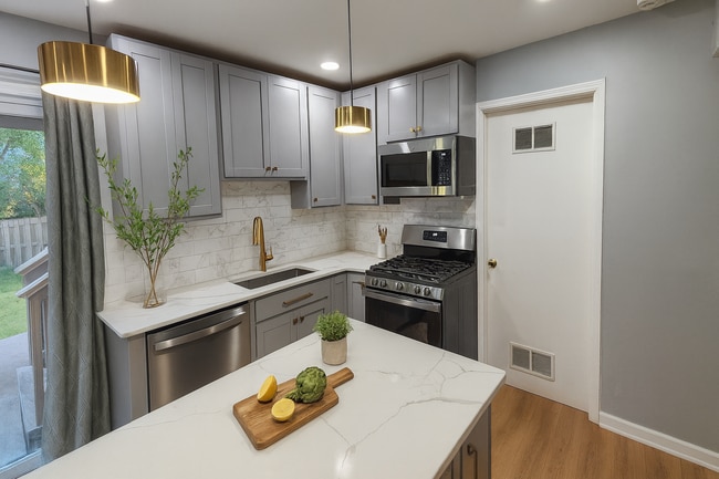 Photo - 35 Buckingham Ln