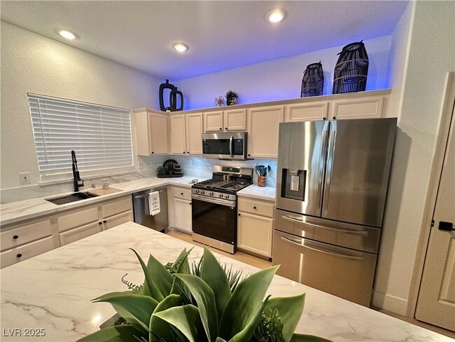 Photo - 10195 Queensbury Ave