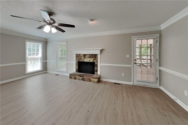 Photo - 385 Deerwood Dr
