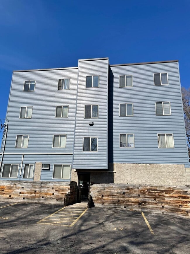 Photo - 4 Bedroom Newly Updated Unit ST-403