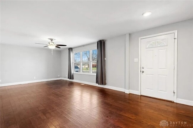 Photo - 5300 Saum St