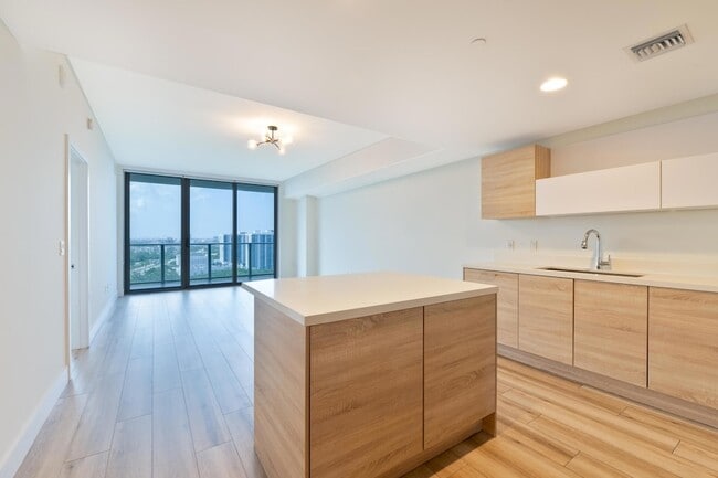 Photo - 16385 Biscayne Blvd Unit 2502