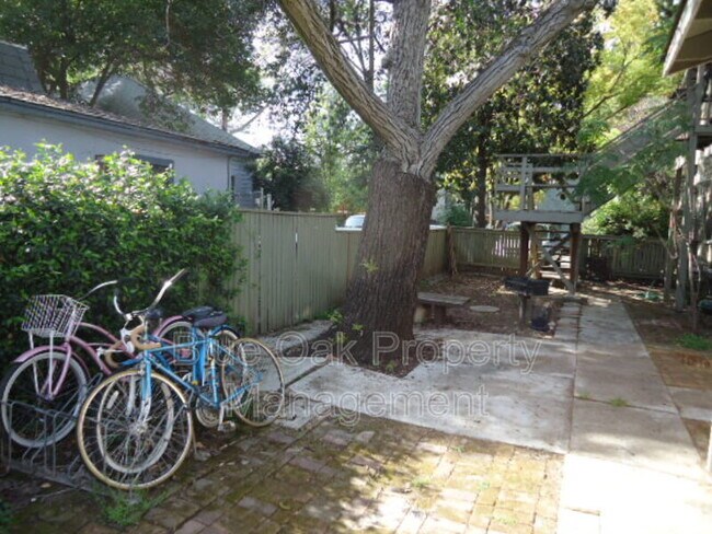 Photo - 605 W 6th St