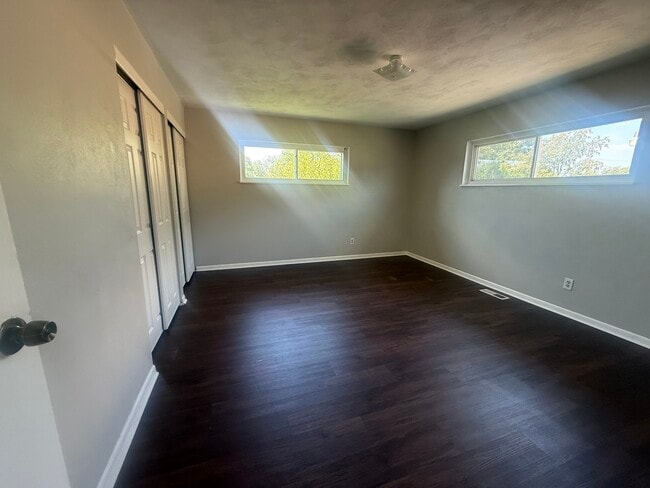 Building Photo - 2235 1/2 Iroquois St Unit 2235 1/2 Iroquois St