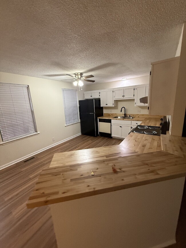 Photo - 821 Hillmore Dr