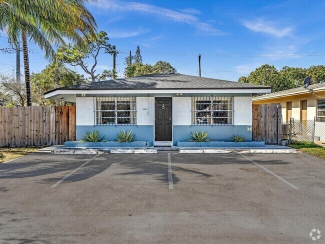 Building Photo - 1201 NW 5th Ave Rental