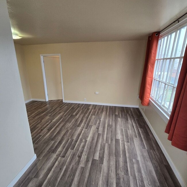 Photo - 625 N 8th #B