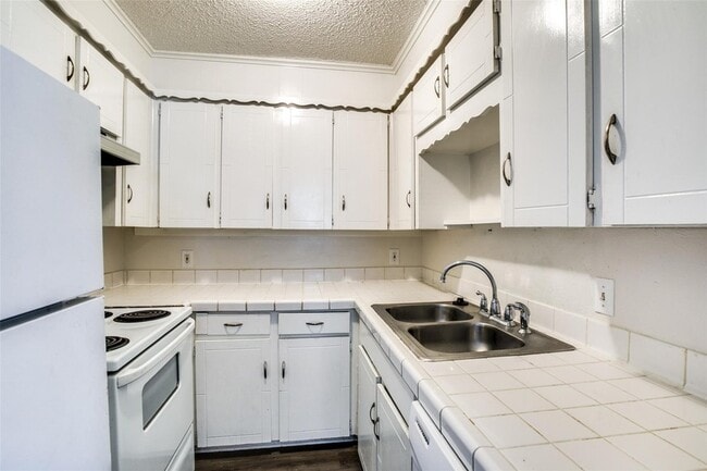 Photo - 105 Peach St