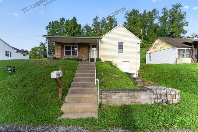 Photo - 649 Maple St