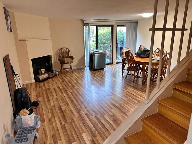 Living Room - 520 Bankside Holw