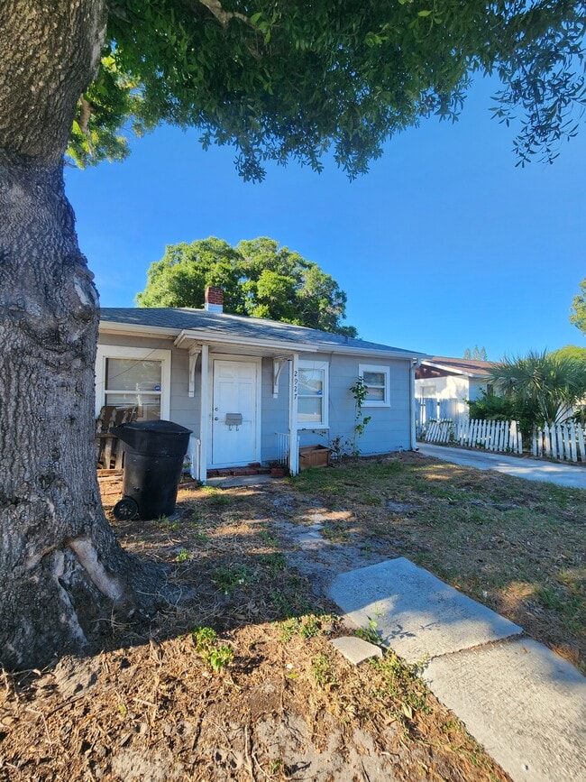 Building Photo - 2927 38th Ave N Unit 1
