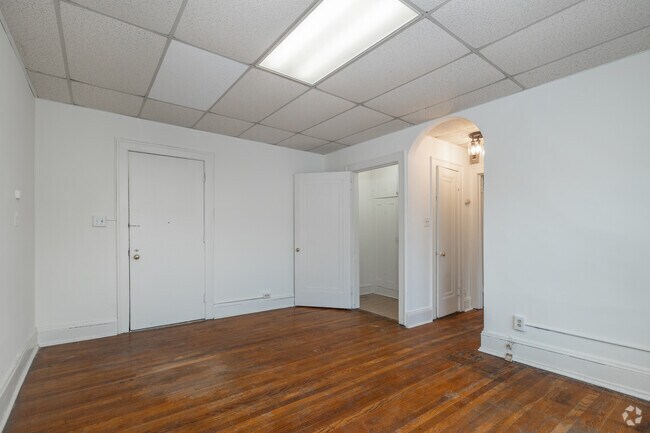 1BD, 1BA - 900-1,100SF - LIVING ROOM