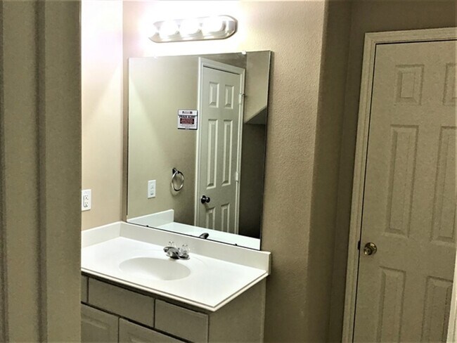 Photo - 16843 Blackberry Lily Ln