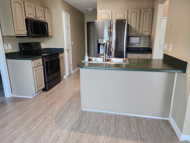 Station Camp Schools zoning! 3 bed with bonus room! Pet friendly!