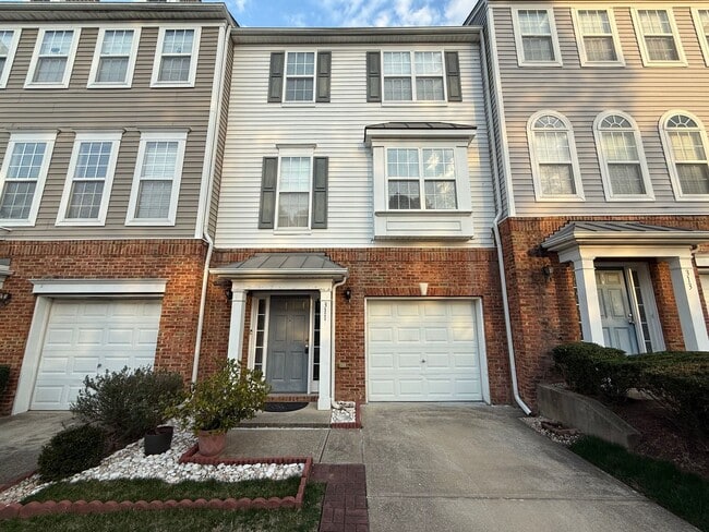 Building Photo - Stunning 3BD, 4BA Morrisville Townhome in an HOA Community with Premier Amenities & Near RDU Airp...