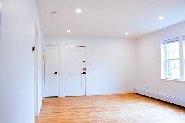 Photo - 33 Hammond Pond Pkwy Unidad 2