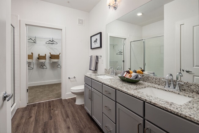 2BR, 2BA - 1170SF