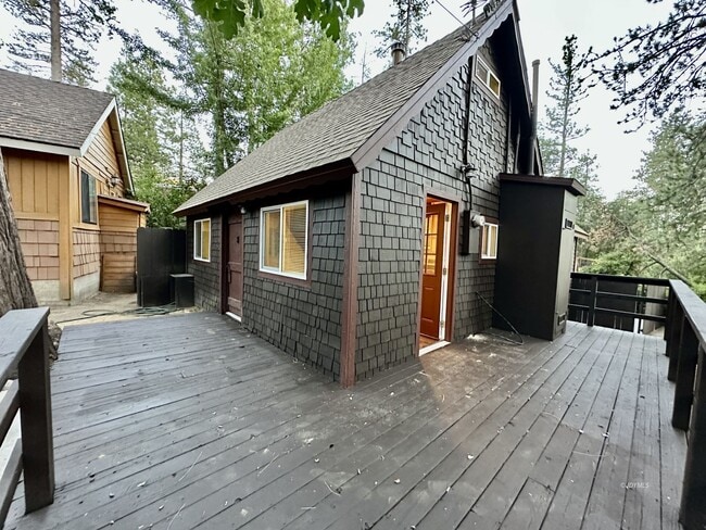 Photo - 2 Bedroom Cabin in Town