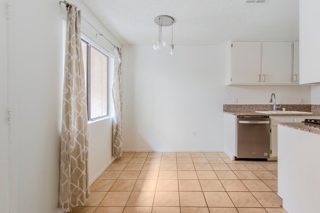 Photo - Chatsworth Rent This Now Apartamento Unidad THR33