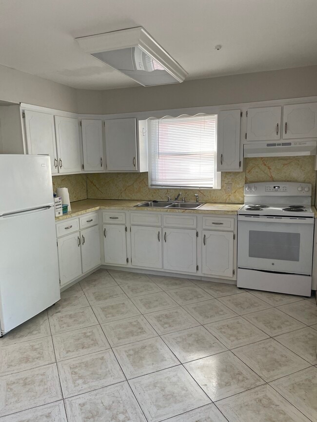 Building Photo - 8415 263rd St Unit 2