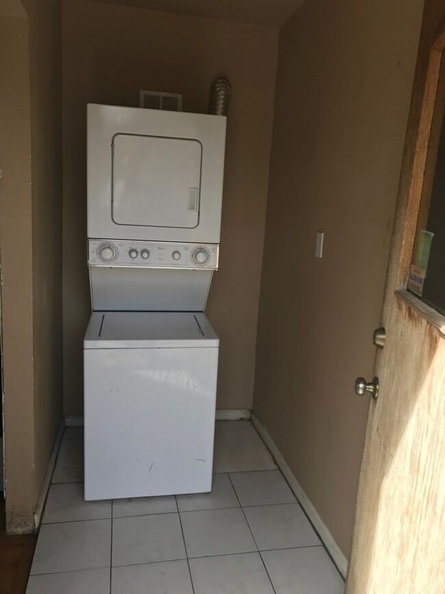 Photo - Charming 3-Bedroom Home in Aurora, CO – Your Perfect Retreat Awaits!