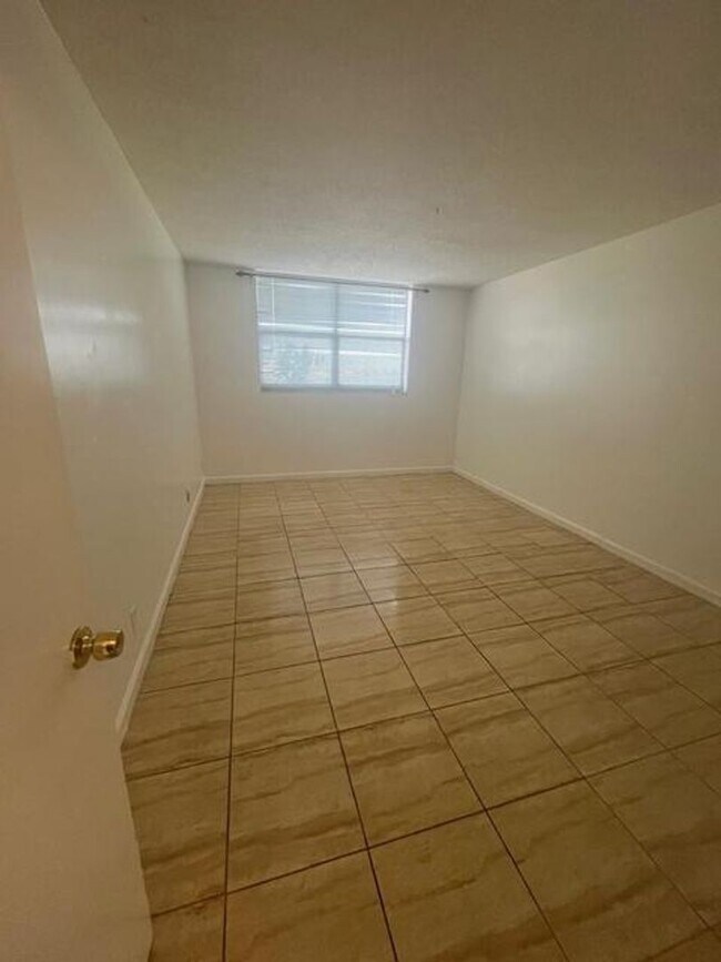 480 Executive Center Dr Unidad 480 Executive Center Dr 2F