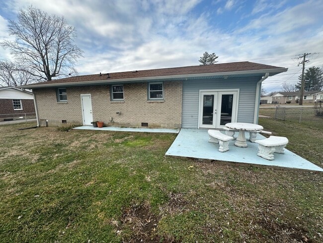 Photo - FOR LEASE - 3 bed, 1 bath, 1,218 sqft single-family home in Lebanon!