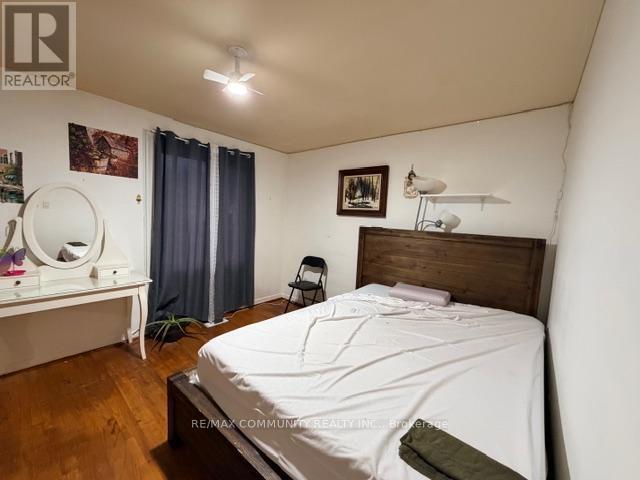 Photo - 537 Steeles Ave W