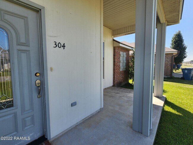 304 Stoneridge Dr