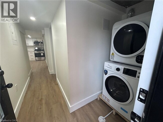 Photo - 259 John St S