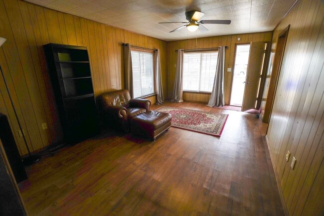 Photo - 818 E Frank St