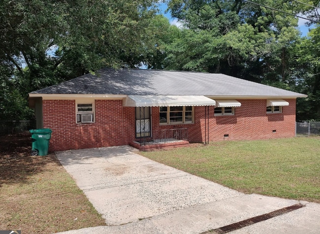 Building Photo - Spacious 4BR and 2Bath Single Story Home