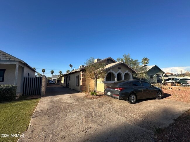 1502 E Pierce St Unit 3