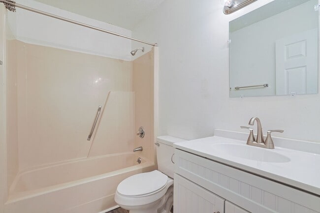 Photo - 2 Bedroom Townhome within Blocks to the Beach