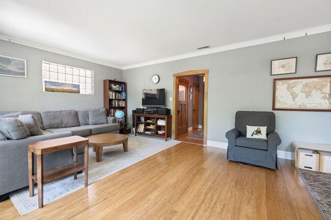 Photo - 2924 W Giddings St