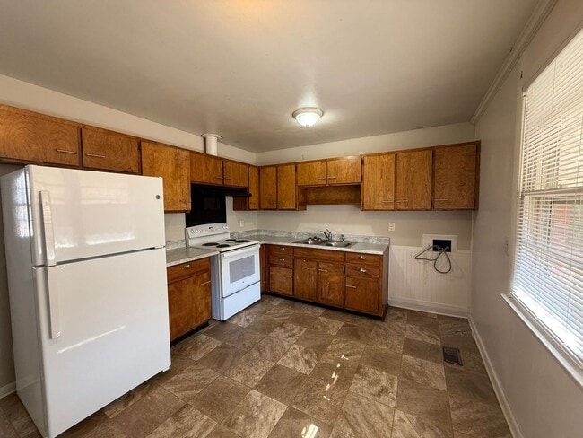 Photo - 4 bedroom, 2 bath House