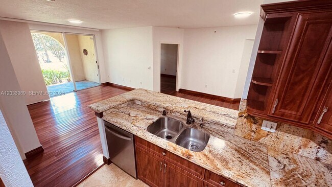 Photo - 2516 Centergate Dr Unidad 102